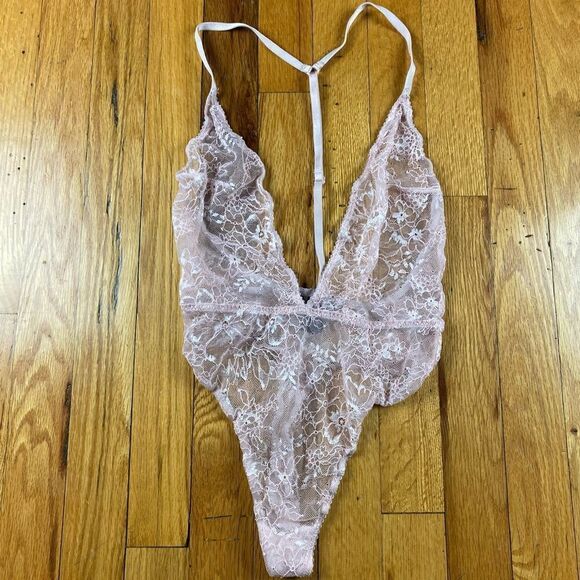🪦 Victoria’s Secret Pale Pink Lingerie Bodysuit Lace Floral Pattern Size XS - Picture 3 of 8